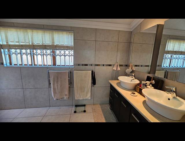 4 BEDROOM HOUSE FOR SALE IN FAIRVIEW